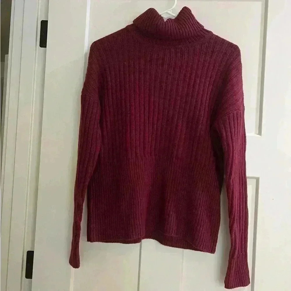 Michael Kors Women’s Wool Blend Ribbed Turtle Neck Sweater Size Small New